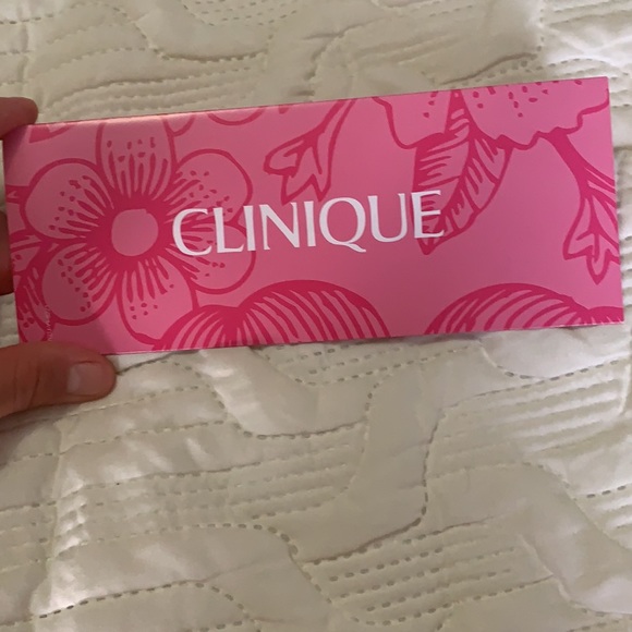 Clinique Seasons Worth of Pretty holiday 2011 kit - Picture 3 of 10